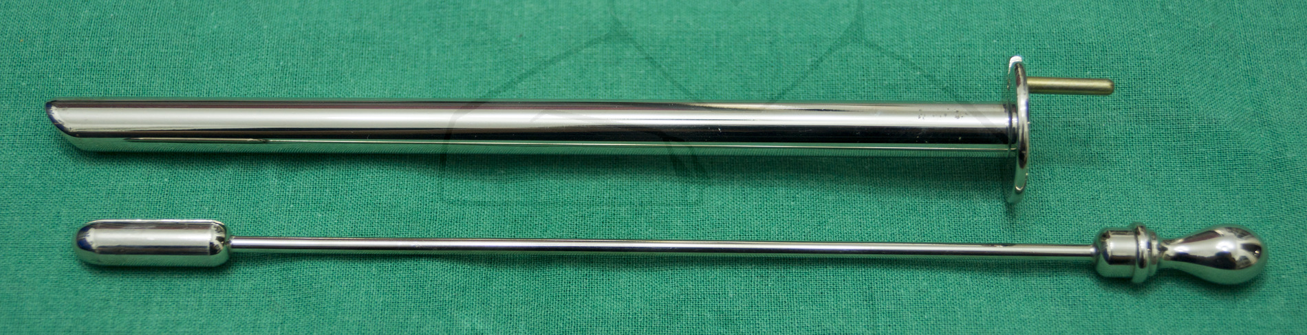 Laryngoskop - Laryngoskop der Größe 25 mit dem herausgezogenen Einsatz zum Einführen